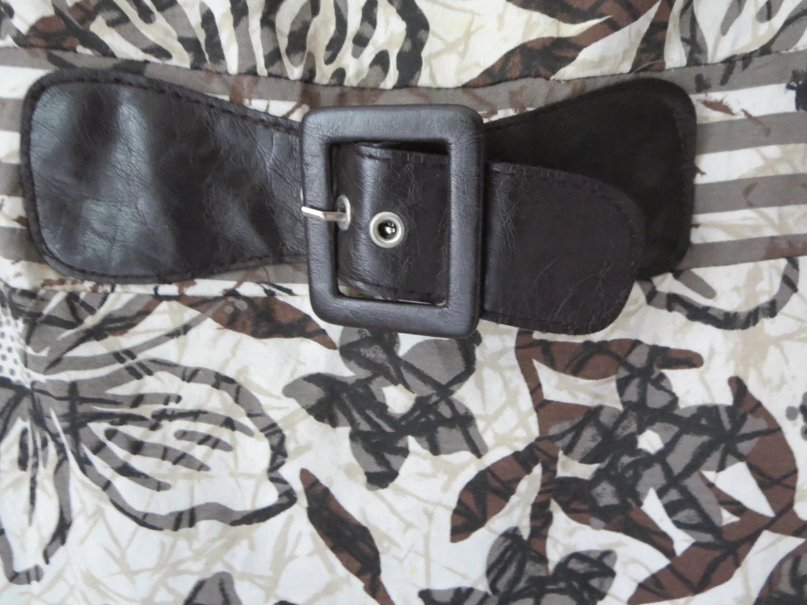 Tunique fleurie élégante avec ceinture intégrée – Taille M 38/40 – photo 2